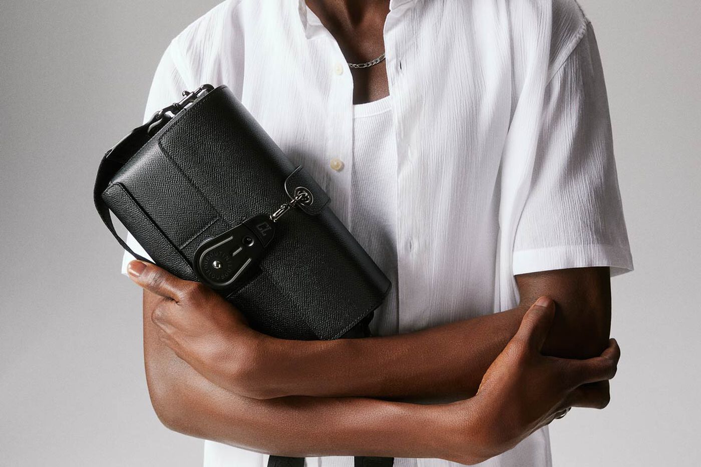 クリスチャンルブタン レオパードハラコラウンドジップレザー  