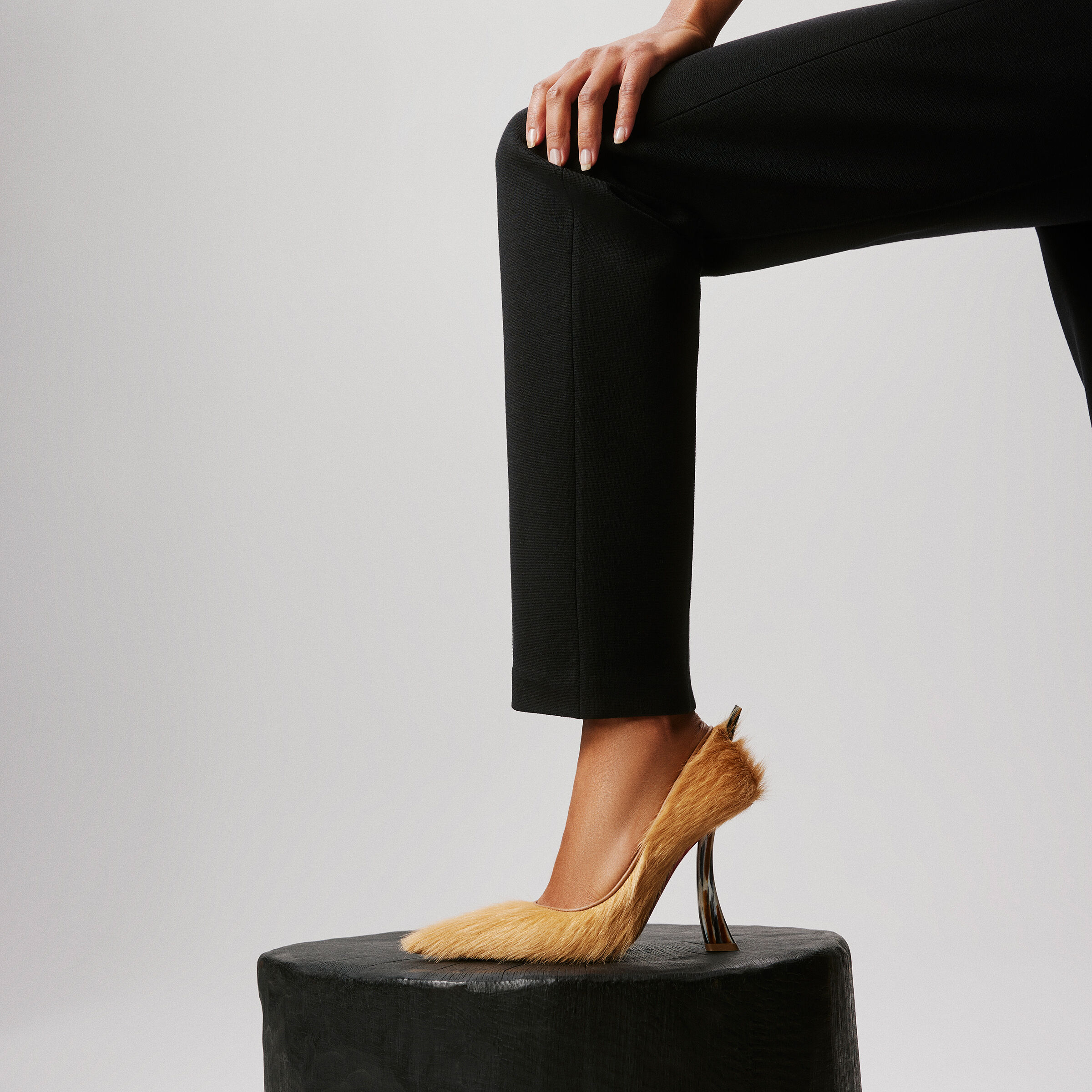 ルブタン ゴールドレザー パンプス